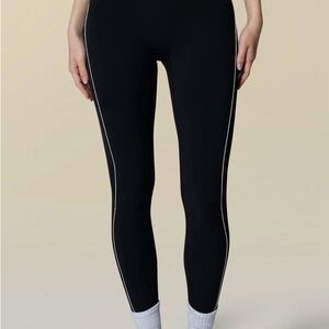 437 Black/Cream Women's Studio Leggings